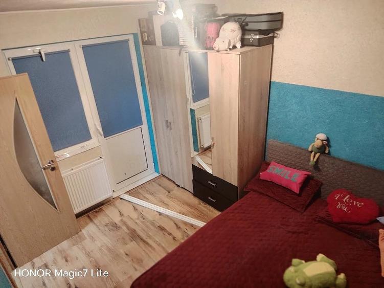 Apartament cu 3 camere semidecomandat în Șagului