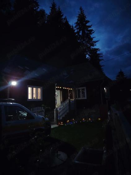 Casă cu 2 camere cu Teren 4500 Mp în Central