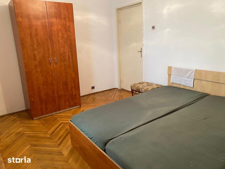 Apartament cu 4 camere decomandat în Central