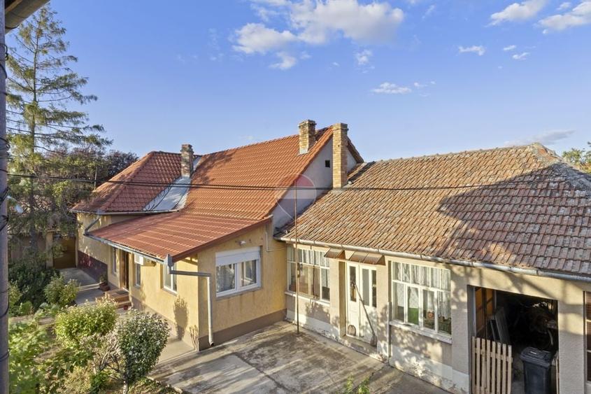 Casă individuală cu 4 camere cu Teren 1371 Mp în Central