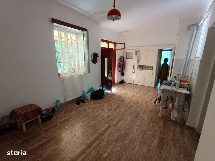 Casă cu 4 camere în Central