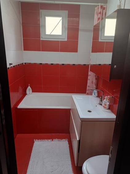 Apartament cu 3 camere semidecomandat, mobilat în Iancului