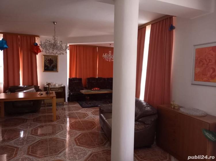 Casă cu 8 camere cu Teren 1100 Mp în Remetea Mare