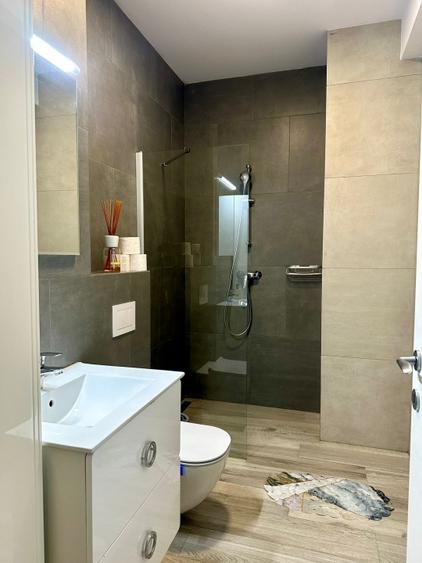 Apartament cu 2 camere decomandat, mobilat în Central