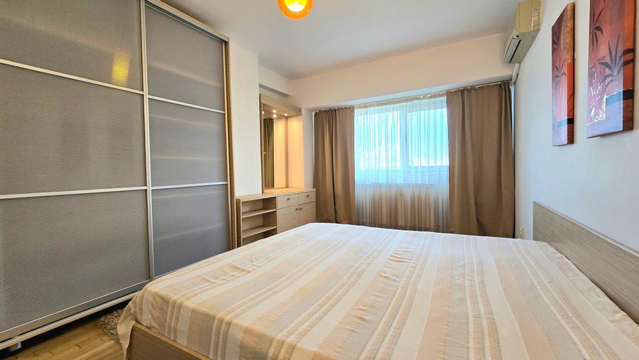 Apartament cu 3 camere semidecomandat în P-ța Unirii