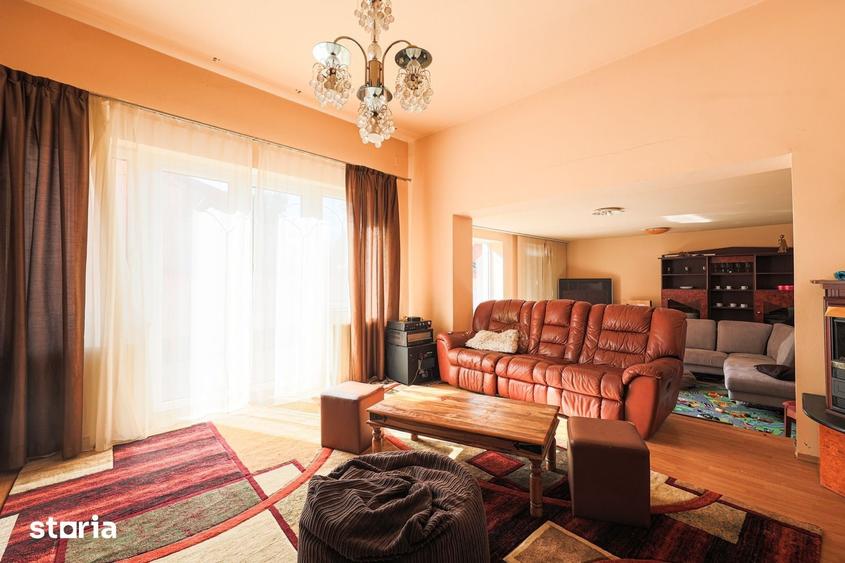 Casă cu 6 camere decomandat cu Teren 500 Mp în Central