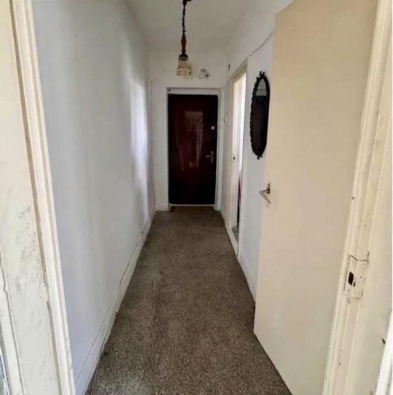Apartament cu 3 camere semidecomandat în Iancului