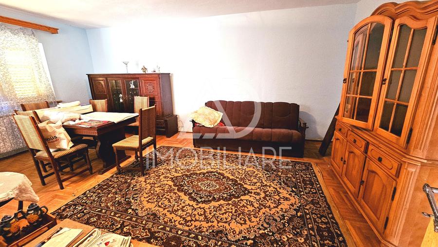 Casă individuală cu 6 camere cu Teren 3778 Mp în 9 Mai