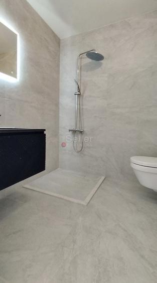 Apartament cu 5 camere decomandat în Astra