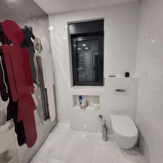 Casă individuală cu 6 camere cu Canalizare în Central
