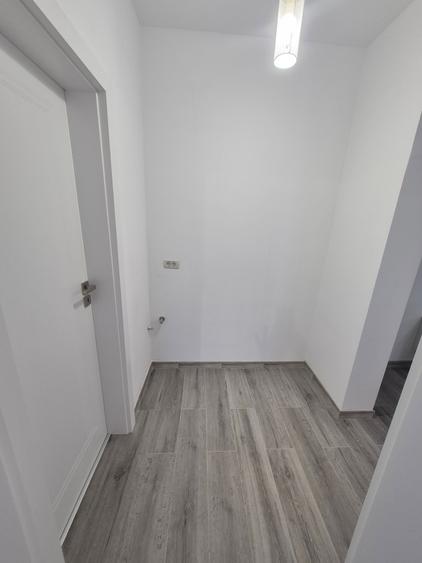 Apartament cu 2 camere decomandat în Girocului