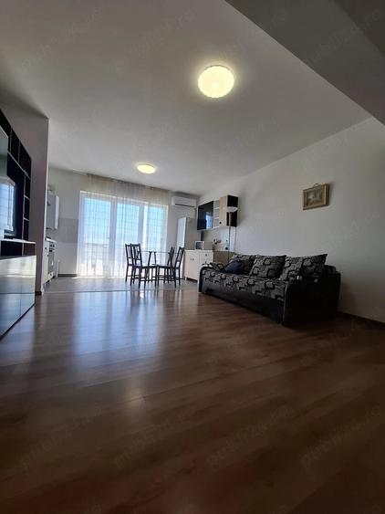 Apartament cu 3 camere decomandat în Tractorul