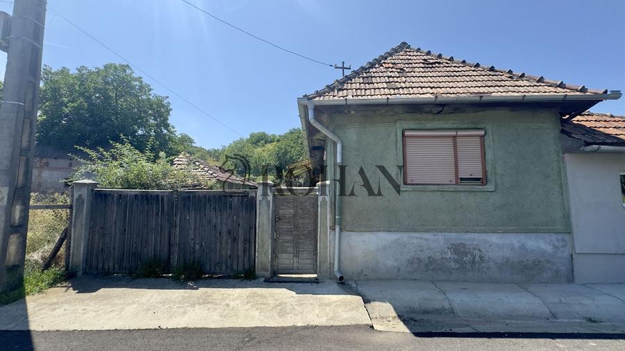 Casă individuală cu 2 camere cu Canalizare în Cricău