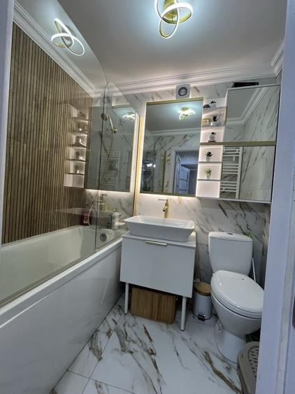 Apartament cu 3 camere decomandat în Central