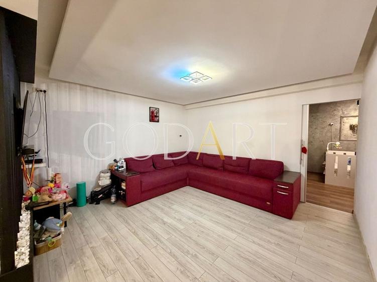 Apartament cu 3 camere decomandat, mobilat în Central
