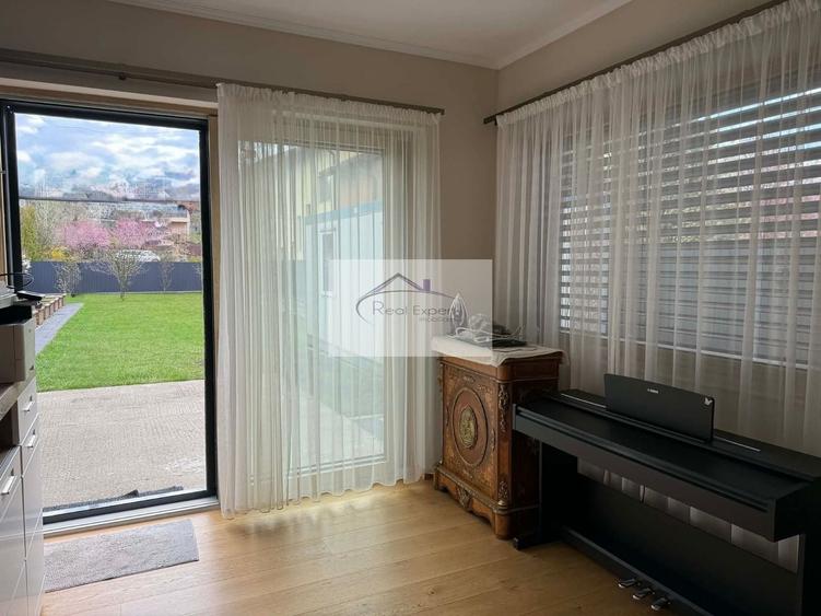 Casă individuală cu 5 camere cu Canalizare în Făget