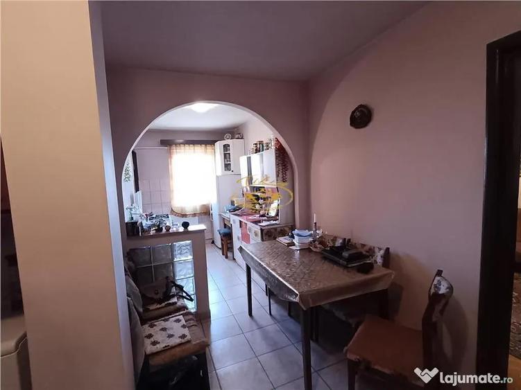 Apartament cu 2 camere decomandat în Toplița