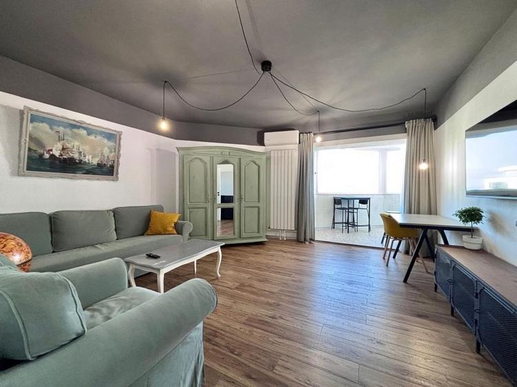Apartament cu 3 camere decomandat în Palazu Mare