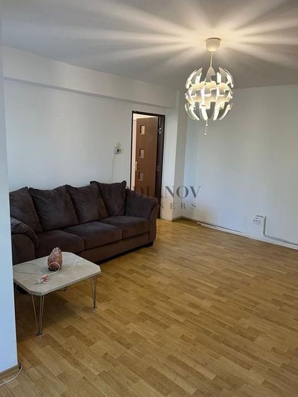 Apartament cu 3 camere decomandat în Lujerului