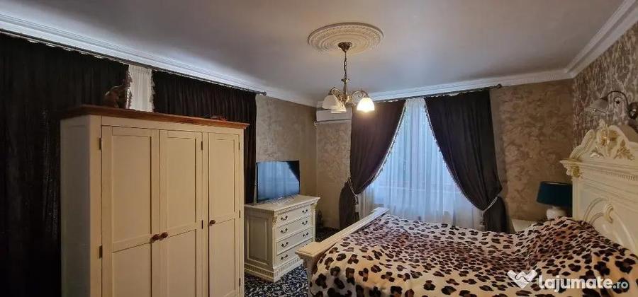 Casă cu 6 camere cu Teren 698 Mp în Sânmartin