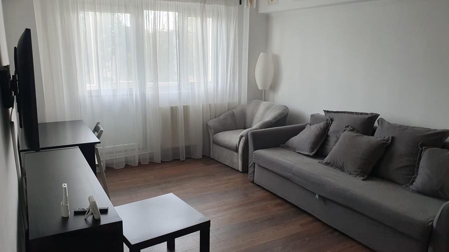 Apartament cu 3 camere semidecomandat în Central