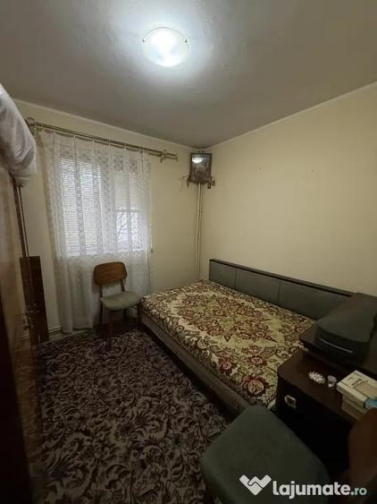 Apartament 3 camere Hu?i - etaj 3, centrala, balcon inchis - direct proprietar - 2