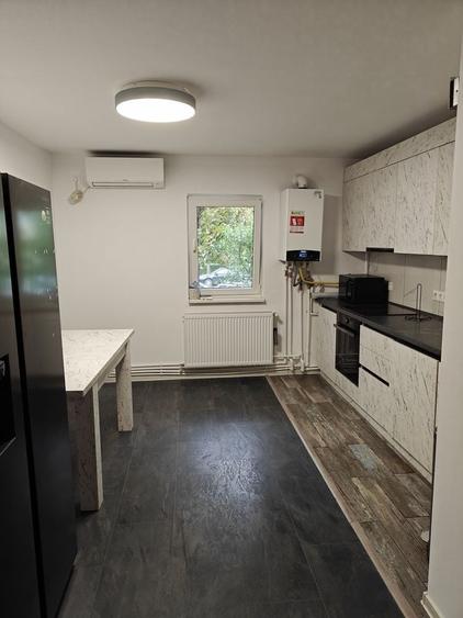 Apartament cu 3 camere în Plopilor