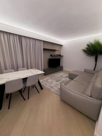 Apartament cu 3 camere semidecomandat, mobilat în Central
