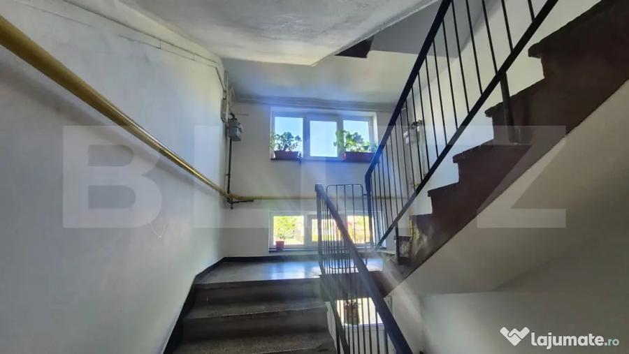 Apartament cu 4 camere semidecomandat în Micro 17
