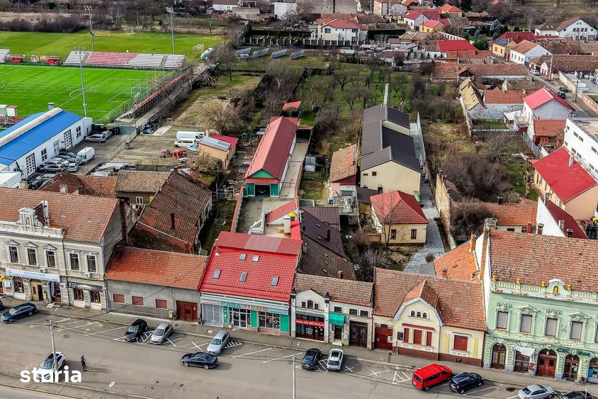 Spațiu comercial, de 890 mp, în Aradul Nou