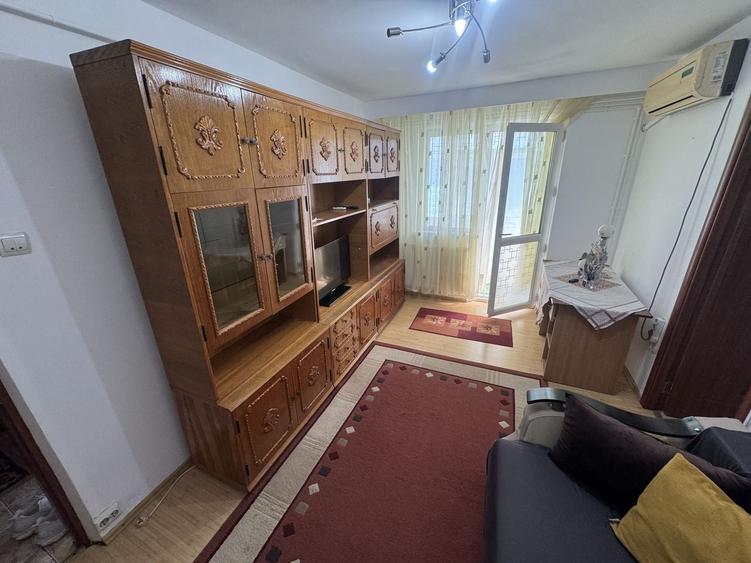 Apartament cu 2 camere semidecomandat, mobilat în Casa de Cultură