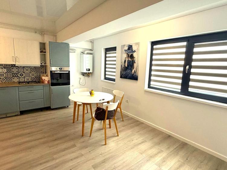 Apartament cu 2 camere decomandat în Casa de Cultură