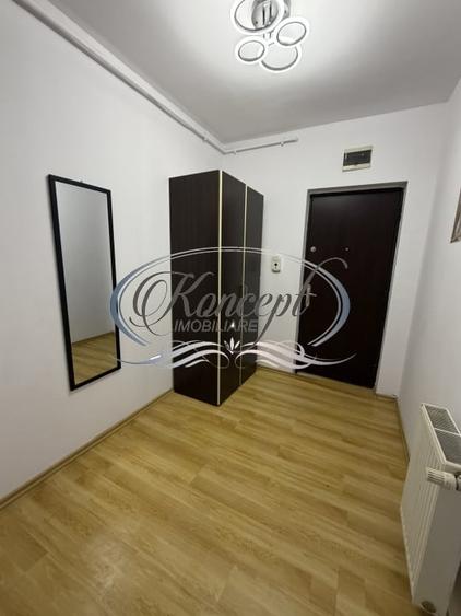 Apartament cu 3 camere semidecomandat, mobilat în Semicentral