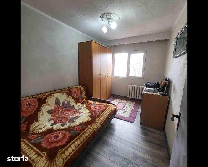 Apartament cu 3 camere decomandat în Letea