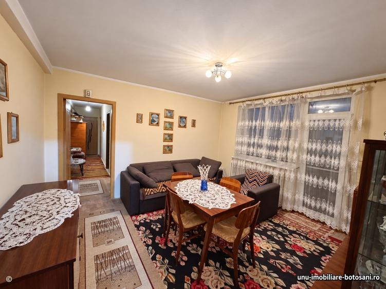 Apartament cu 4 camere semidecomandat în Central