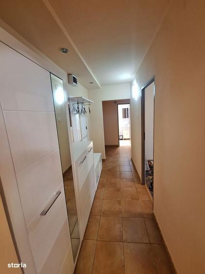 Apartament cu 3 camere decomandat, mobilat în Girocului