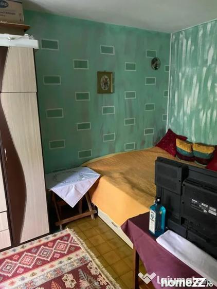 Apartament cu 3 camere semidecomandat în Inel II