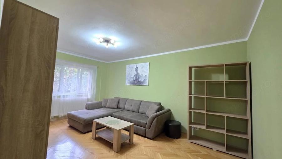 Apartament cu 3 camere decomandat în Lipovei