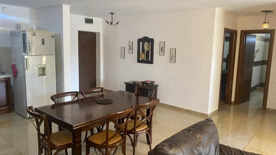 Apartament cu 3 camere semidecomandat în Central