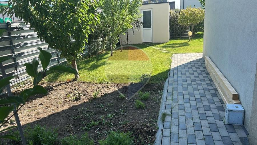 Casă individuală cu 4 camere cu Teren 450 Mp în Tamași