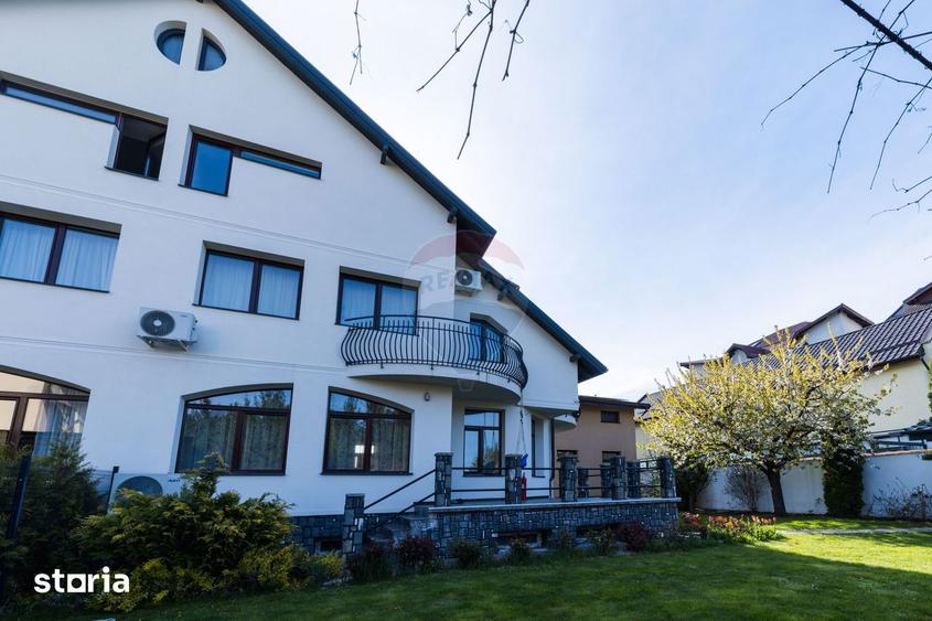 Casă cu 9 camere cu Teren 650 Mp în Tractorul