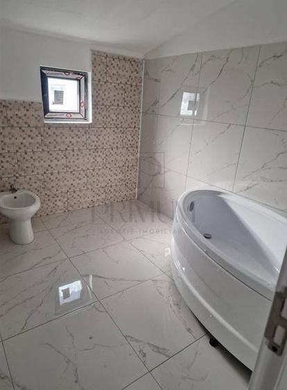 Casă individuală cu 4 camere cu Canalizare în Sânmihaiu Român