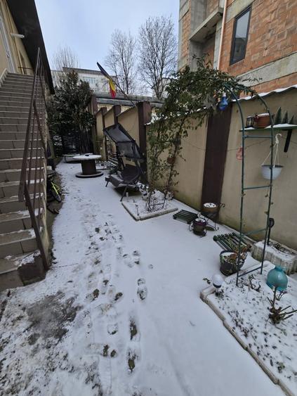 Apartament cu 2 camere semidecomandat, mobilat în Alecu Russo