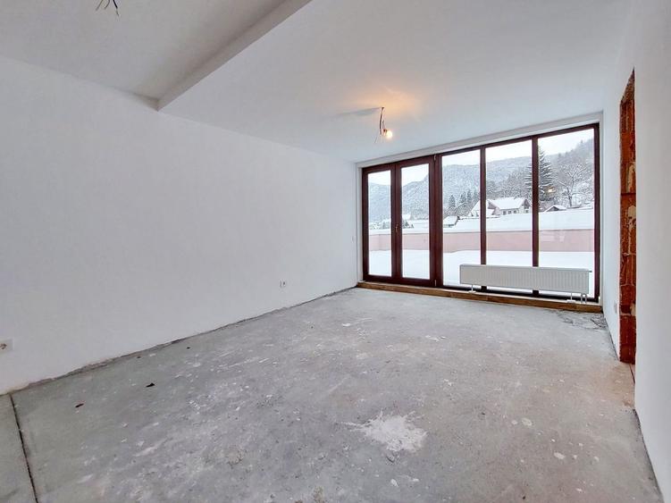 Penthouse cu 4 camere decomandat în Schei