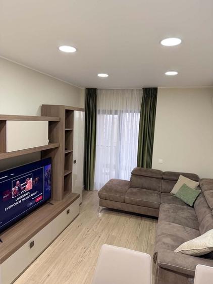 Apartament cu 3 camere decomandat în Drumul Taberei
