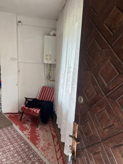 Casă cu 2 camere decomandat în Găești