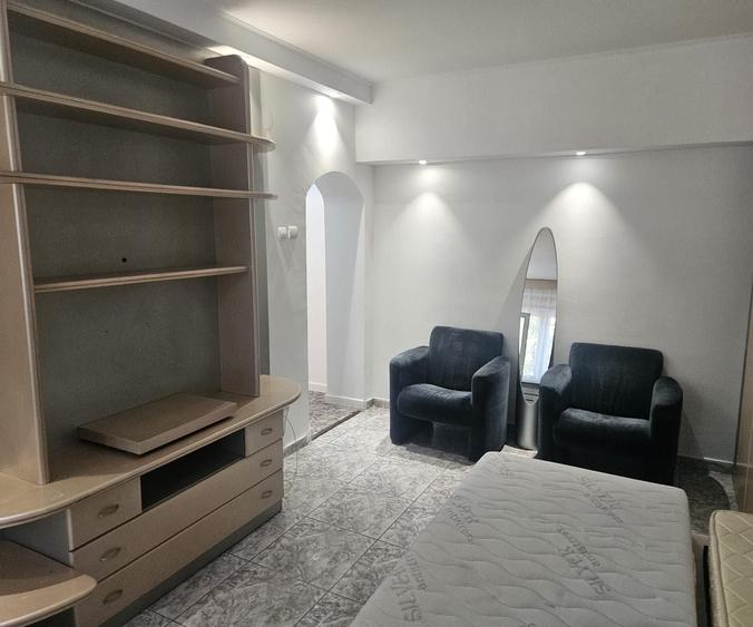 Garsonieră semidecomandată în Titan