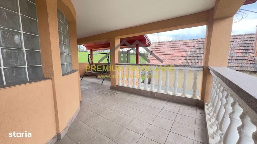 Casă cu 6 camere cu Teren 2500 Mp în Bogdănești