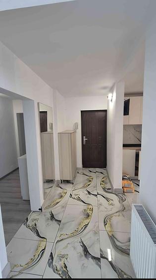 Apartament cu 4 camere decomandat, mobilat în Central