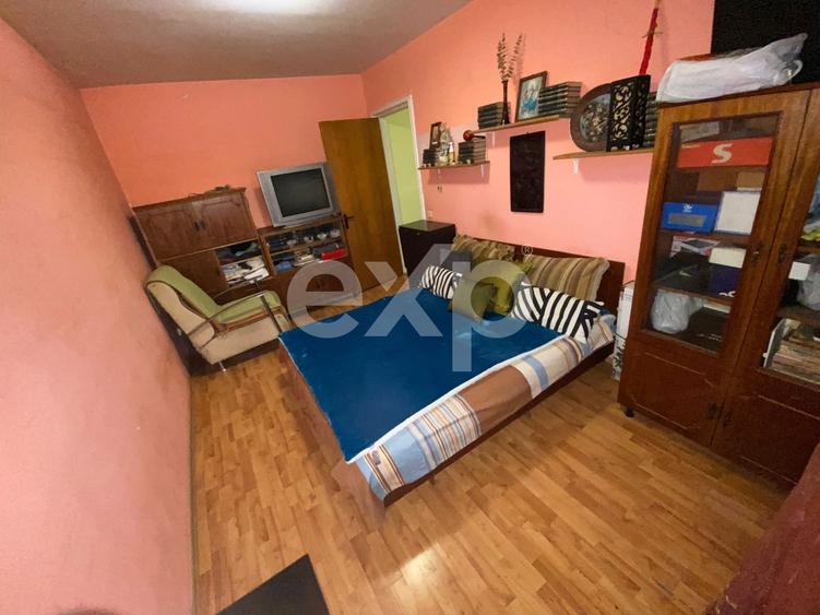 Apartament cu 3 camere semidecomandat în Berceni